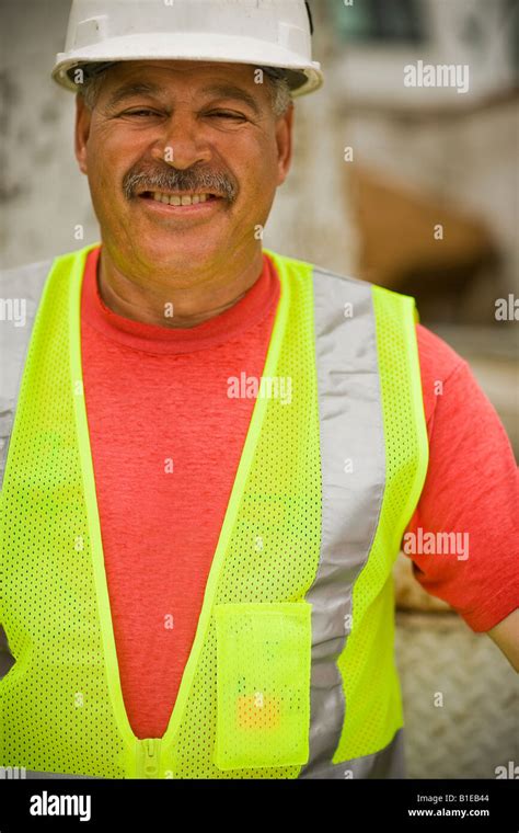 Male Hispanic construction worker smiling at the camera Stock Photo - Alamy