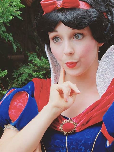 Pin by Brittney Vangemert on Disney face characters | Snow white disney, Disney poses, Disney ...