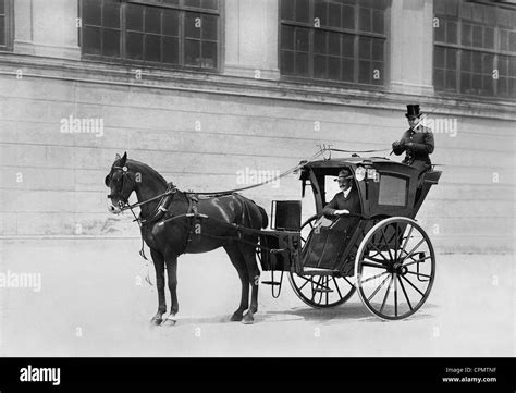 Two wheeled horse drawn carriage hi-res stock photography and images ...