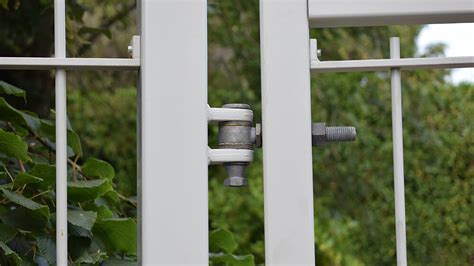 Everything you need to know about heavy-duty gate hinges