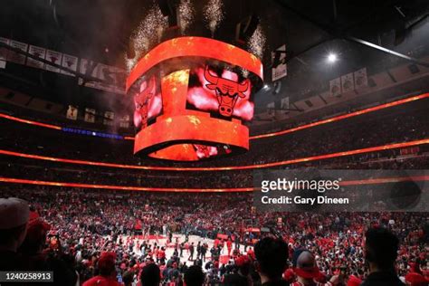 Chicago Bulls Stadium Photos and Premium High Res Pictures - Getty Images