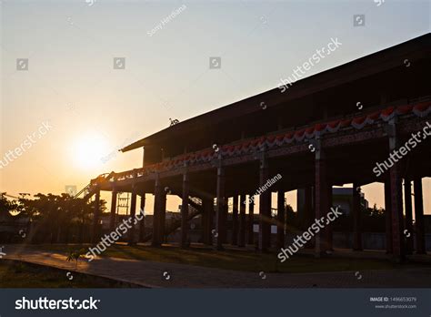 Long House Traditional House Dayak Tribe Stock Photo 1496653079 ...