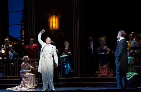 'Die Fledermaus' succeeds with style