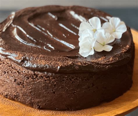 Dark chocolate and jam cake — Outstanding Food Producer Awards