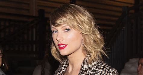 What Red Lipstick Does Taylor Swift Wear? | POPSUGAR Beauty