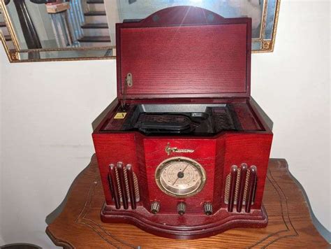 EMERSON RADIO/CD PLAYER - Isabell Auction