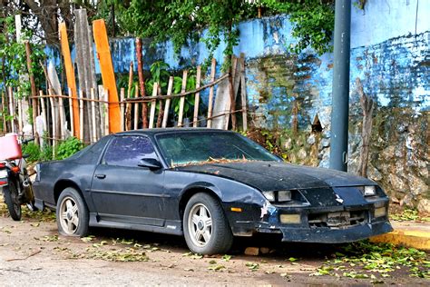 What Is Going On With All the Abandoned Cars in Hawaii?