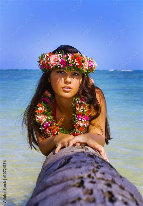 beautiful young polynesian girl in hawaii on a palm tree Stock Photo ...