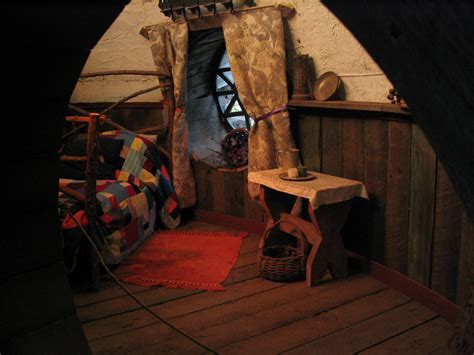 hobbit room | The hobbit, Decor, Hobbit hole