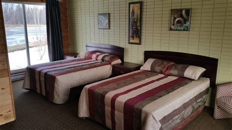 Deluxe Room – Cedar Creek Resort