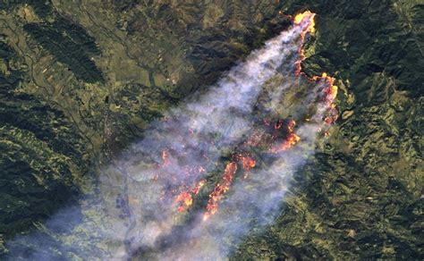 Looking at the Kincade Fire from space - Wildfire Today