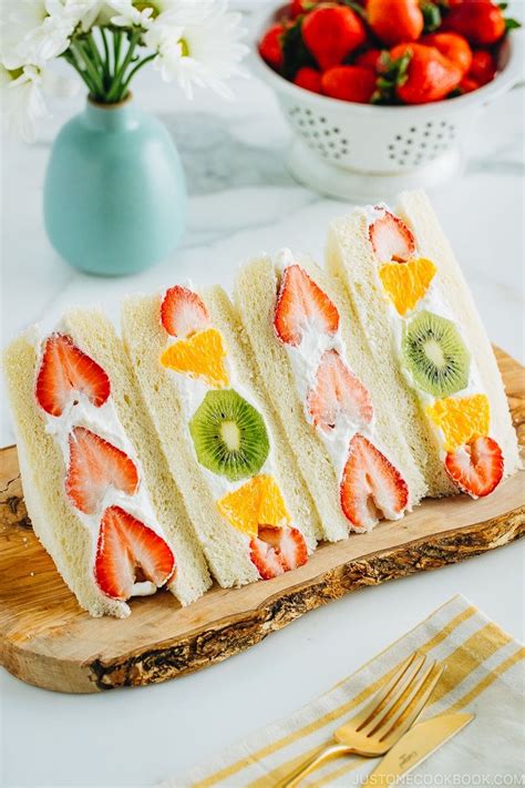 Japanese Fruit Sandwich (Fruit Sando) フルーツサンド | Recipe | Fruit sandwich ...