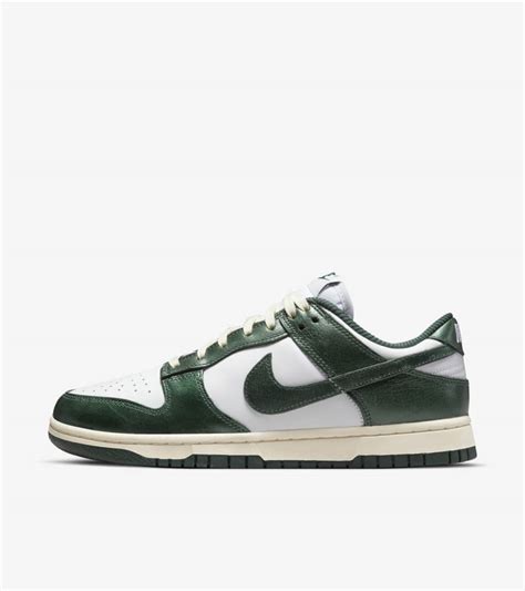 Women's Dunk Low 'Vintage Green' (DQ8580-100) Release Date. Nike SNKRS ID