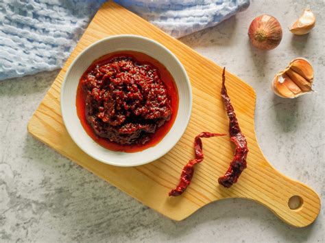 10-Minute Sambal Oelek Red Chili Paste (Better Than Walmart!) (2024)