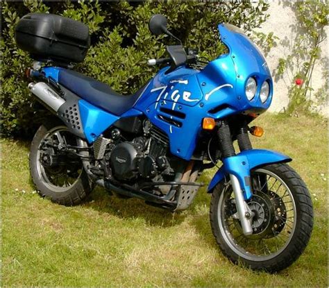 TRIUMPH Tiger 900 (1995-1996) Specs, Performance & Photos - autoevolution