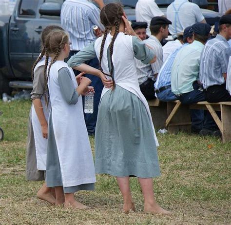 2011-07-16_Amish Girls and Bare Feet | Amish, Girl soles, Girl