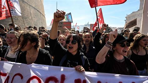 France Fears Pensions Protest Standoff Is Getting More Violent - The ...