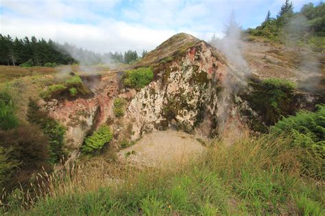 Craters of the Moon and Huka Falls | Oceania