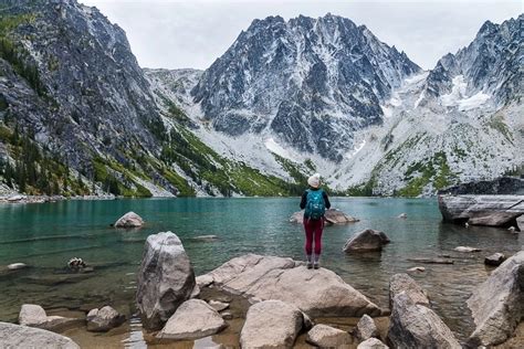 Gear Guide To Day Hiking Essentials - The Wandering Queen