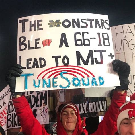 The Best College GameDay Signs (39 pics)