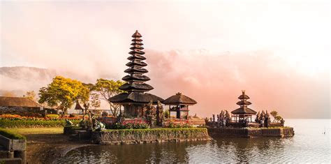 Sunrise at Pura Ulun Danu Bratan - Bali's Most Beautiful Temple - Omnivagant