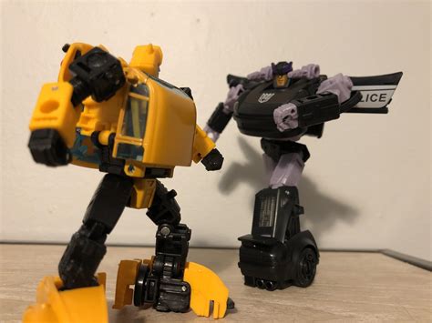 Bumblebee vs Barricade in G1 (with Barricade in Earth Mode) : r/transformers