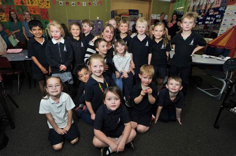 Prep students at Camp Hill Primary pamper their mums. | Bendigo Advertiser | Bendigo, VIC