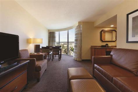 Embassy Suites Anaheim South Hotel in Los Angeles (CA) - Room Deals, Photos & Reviews