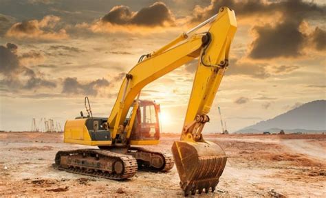 Different Excavator Types and Their Construction Site Applications ...