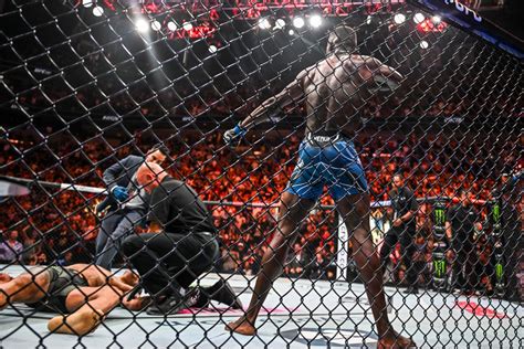 Israel Adesanya knocks out Alex Pereira to win UFC middleweight belt