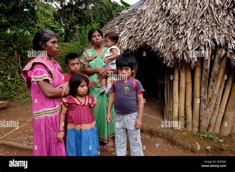 Indigenous Indians of Ngabe & Bugle groups in Comarca Quebrado Guabo ...