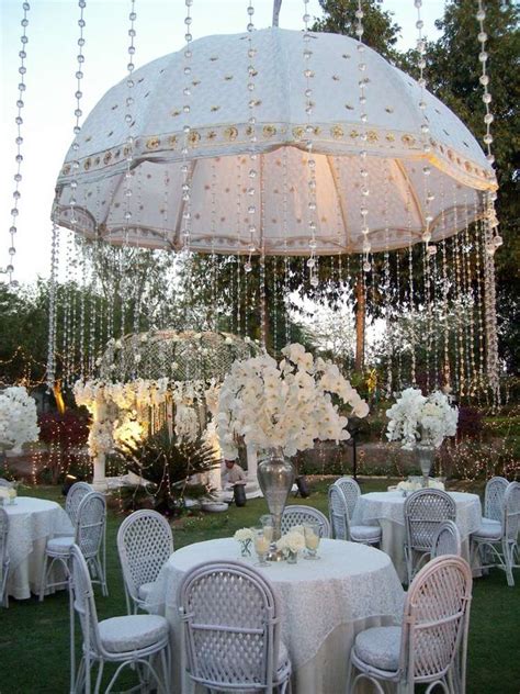 5 Amazing Wedding Decor Ideas with Umbrellas