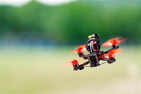 What Is an FPV Drone? Everything You Need to Know! - Optics Mag