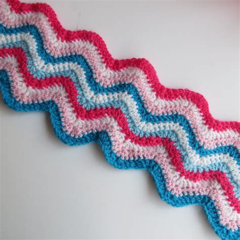 starting a rippled or zig zag crochet pattern little blanket http://www ...