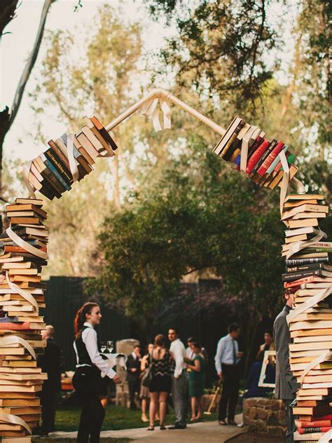 14 Creative Ways to Use Books as Wedding Décor