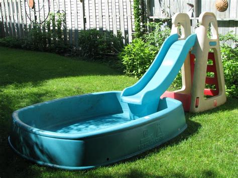 Step 2 Big Splash Center wading pool, slide and ladder Central Ottawa ...