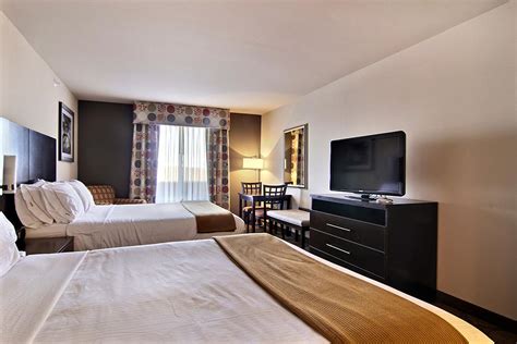 Holiday Inn Express & Suites | Premier