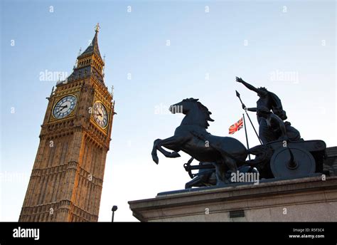 Boudica statue london hi-res stock photography and images - Alamy