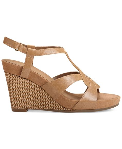 Lyst - Aerosoles Fabuplush Wedge Sandals in Natural