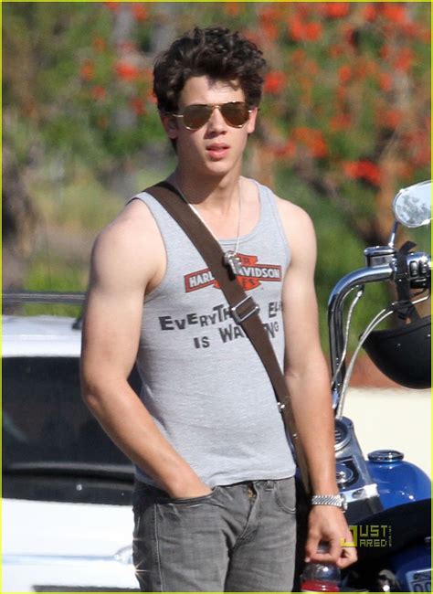 Nick Jonas: Muscle Man: Photo 2438366 | Jonas Brothers, Nick Jonas ...