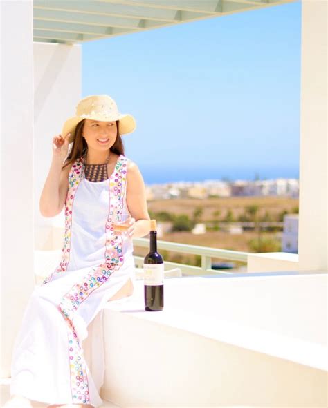 What to wear in Santorini - Christinabtv