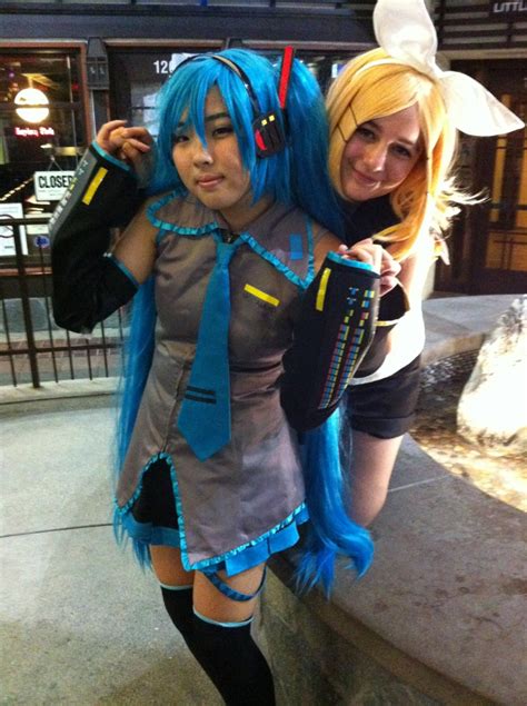 Hatsune Miku and Kagamine Rin Cosplay by LovingLen4Life on DeviantArt