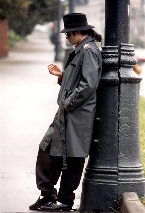 Imagine if you could actually bump into MJ while casually walking down a street... : r ...