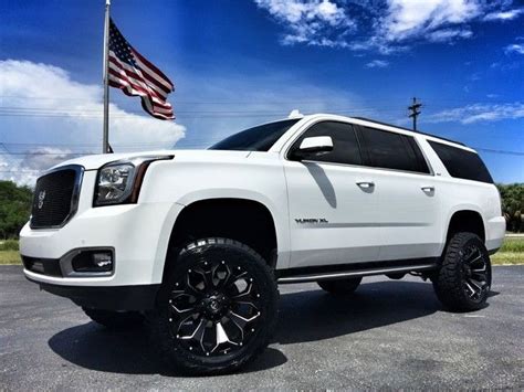 CUSTOM*LIFTED*YUKON XL*4X4*SLT*22" FUEL ASSAULTS*6" FAB-TECH*35" TOYOS ...