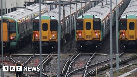 Southern passengers react to Aslef strike deal - BBC News