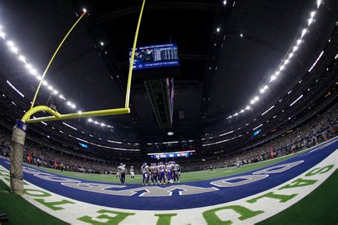 Vikings fans in Texas compare lavish ‘Jerry’s World’ to U.S. Bank ...