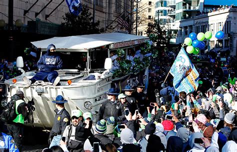 Seattle turns up for Seahawks' Super Bowl parade - Sports Illustrated