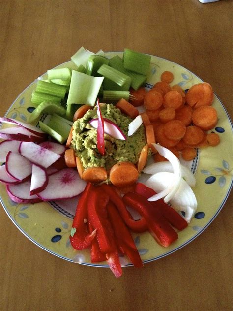 raw food snack: cilantro-jalapeno-lime juice-garlic hummus and organic veggies | Raw food snacks ...
