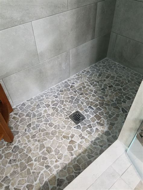 30+ Affordable Stone Tiles Designs For Bathroom Shower - Trendecora ...