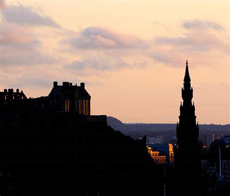 200+ Edinburgh Skyline Silhouette Stock Photos, Pictures & Royalty-Free ...